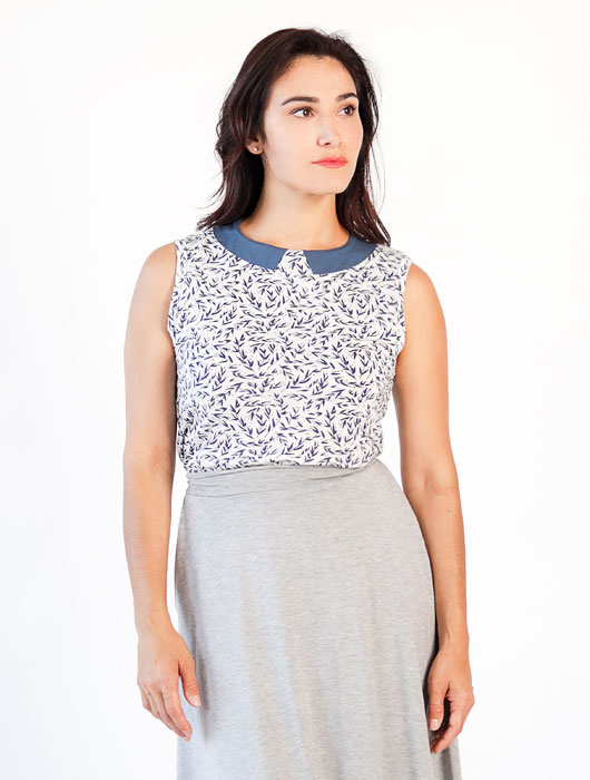 Camisole grise à motif et jupe grise