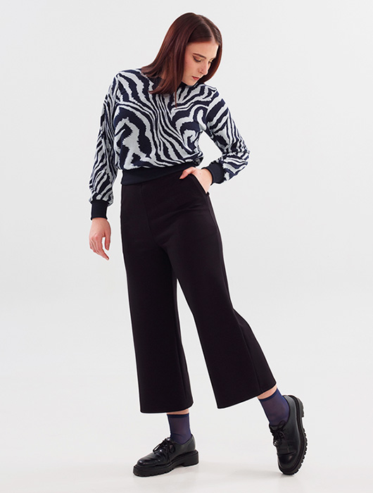 Chandail Wanda à motif zébré et pantalon A24 noir