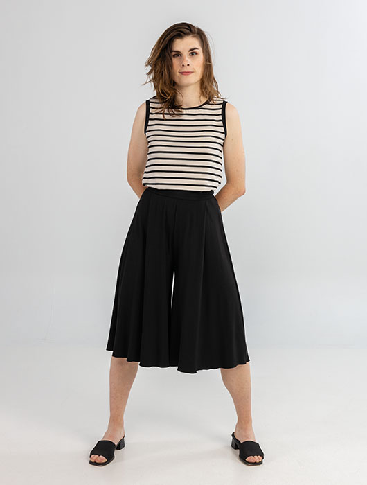 Camisole rayée et gaucho noir