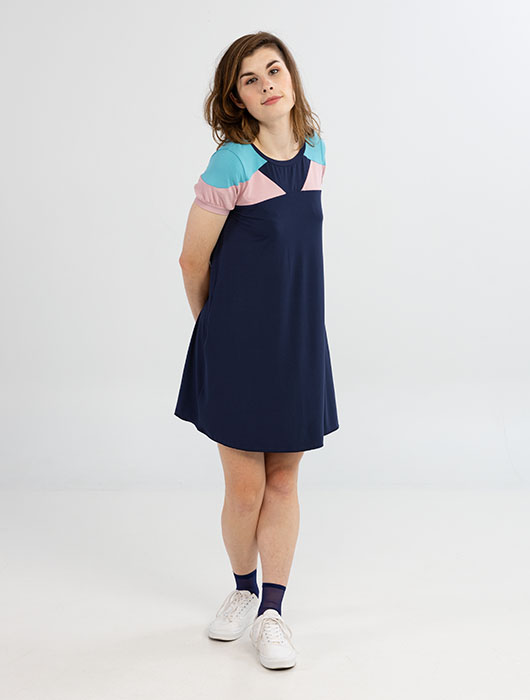 Robe marine à empiècements