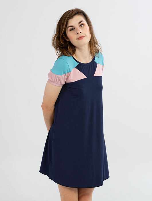 Robe marine à empiècements