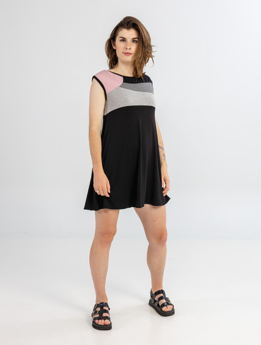 Robe noire à empiècements