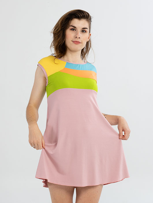 Robe rose à empiècements