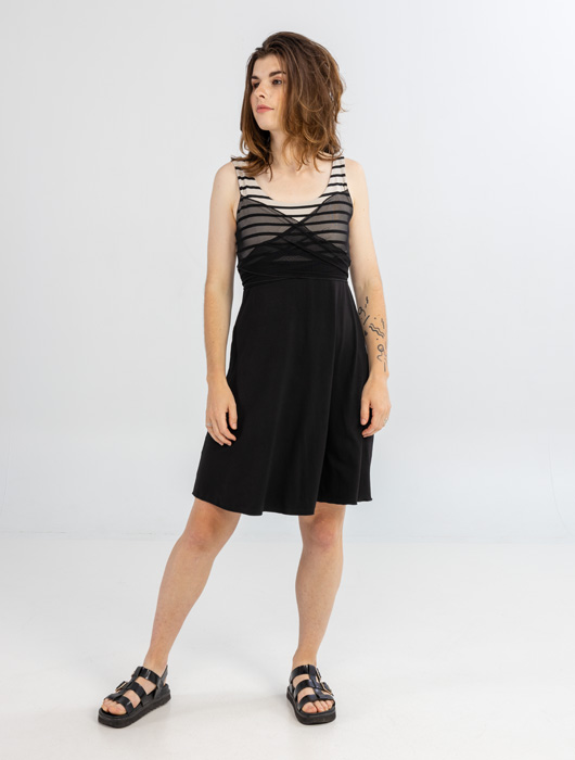 Robe rayée à bretelles larges