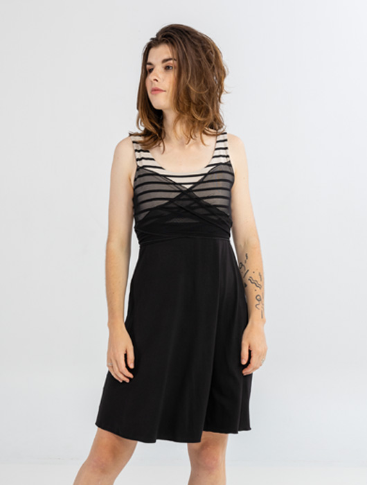 Robe rayée à bretelles larges